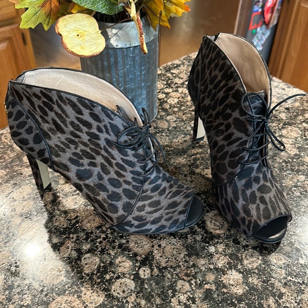 Nearly new Louise et Cie ankle boots. Real fur. Size 8.5/38.5.